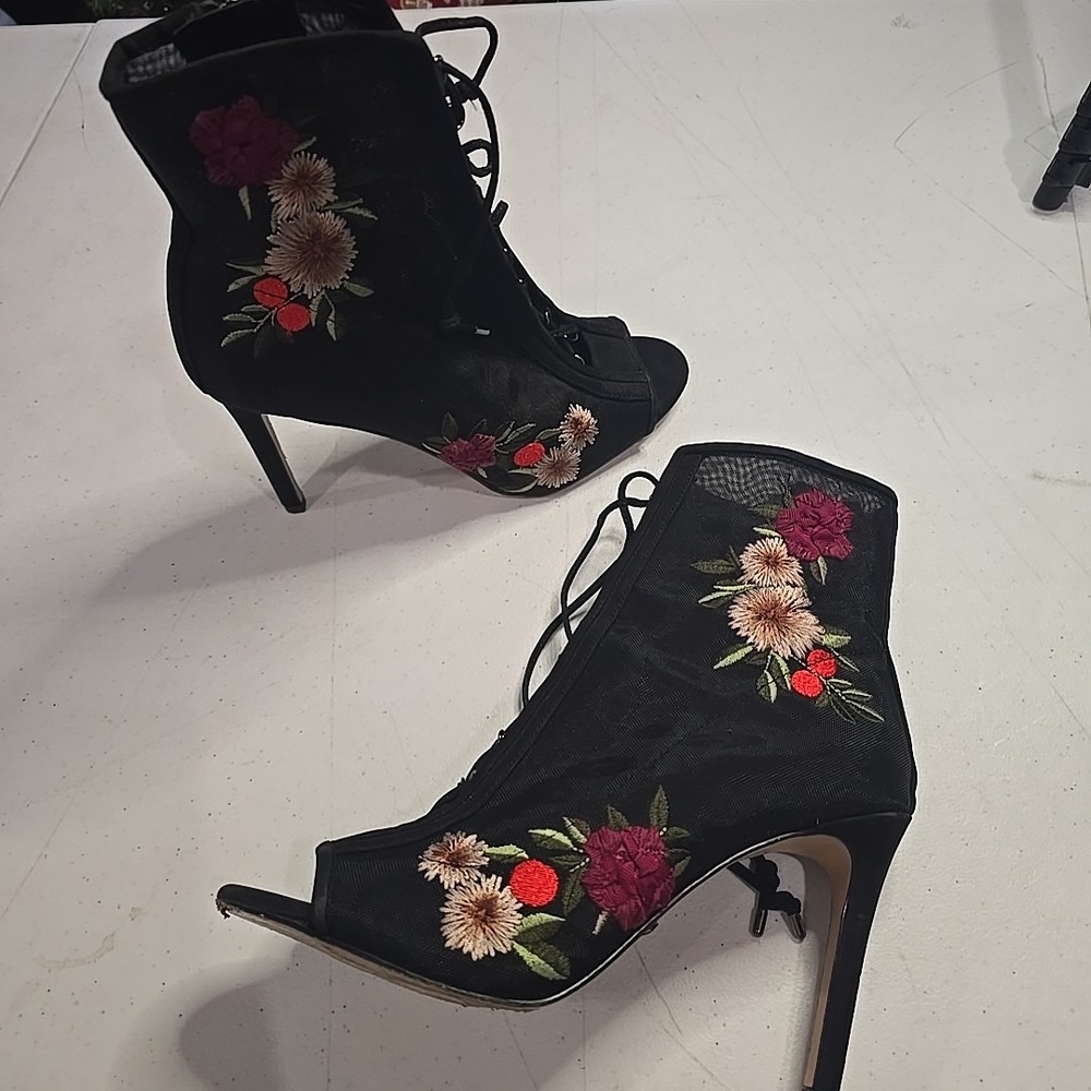 Gianni Bini‎ Ankle Booties Heels Womens 9 M Black Floral Embroidered Zipper